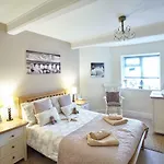 Apartment Host & - View Point Hinderwell