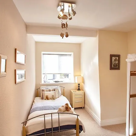 Host & - View Point * Hinderwell